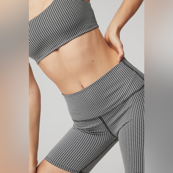 Alo Yoga High-Waist Micro Houndstooth Biker Short, XXS - Picture 3 of 8